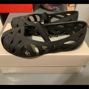 Mini Melissa and Jason Wu - black jelly flats.